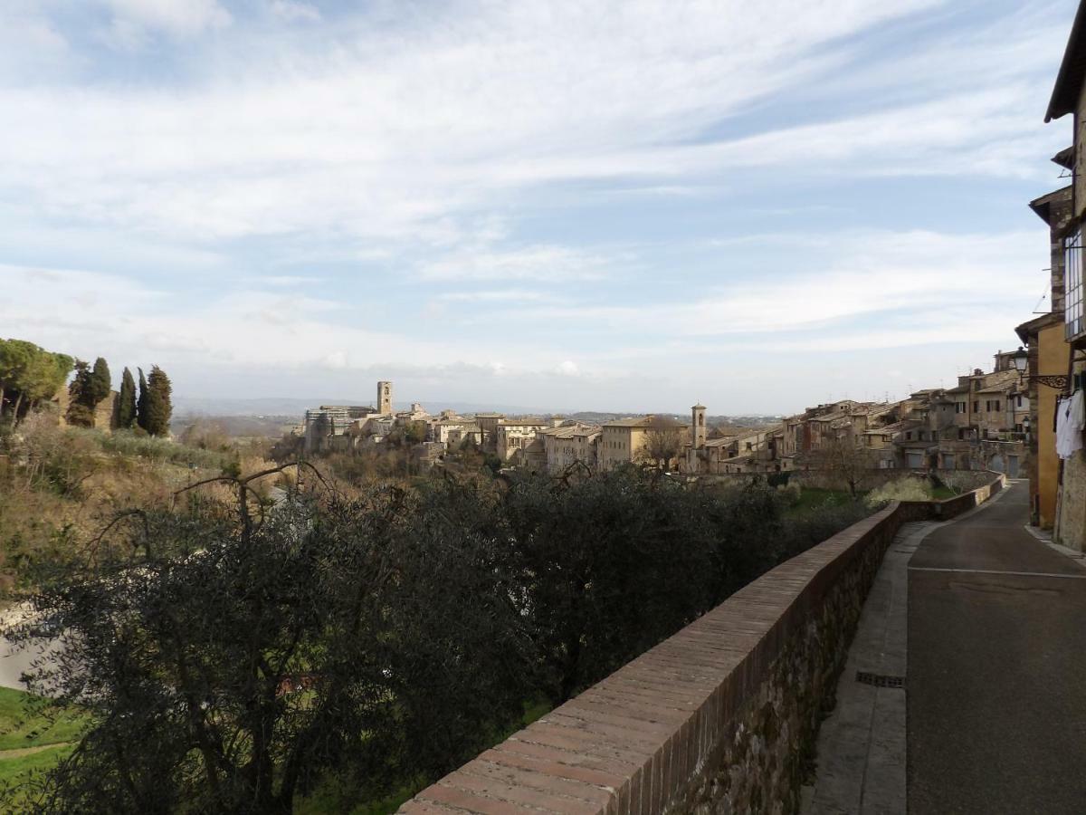 Cheap Apartment In The Old Village Colle Val D'Elsa Exterior foto