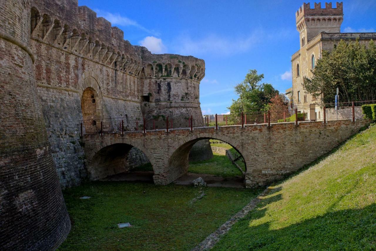 Cheap Apartment In The Old Village Colle Val D'Elsa Exterior foto